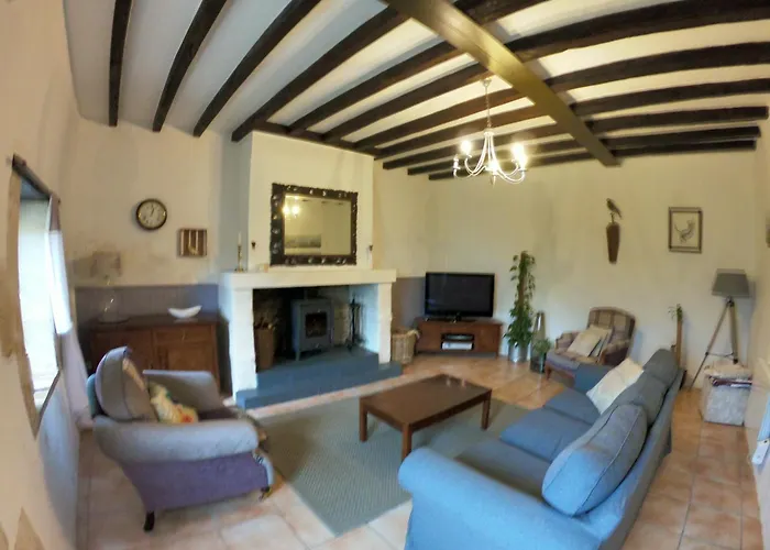 Dom wakacyjny Traditional Longere At La Fortinerie